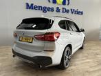 BMW X1 sDrive20i High Executive M Sport | LED | Panorama | L, Auto's, BMW, Te koop, 1460 kg, Zilver of Grijs, Benzine