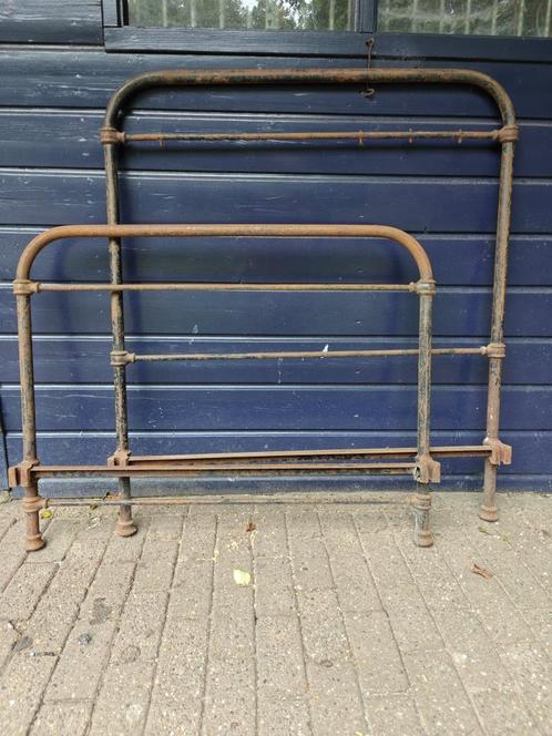 Antiek beddenframe Voor-en achterkant Zwaar IJzeren Bed, Huis en Inrichting, Slaapkamer | Bedden, Gebruikt, Eenpersoons, 100 cm