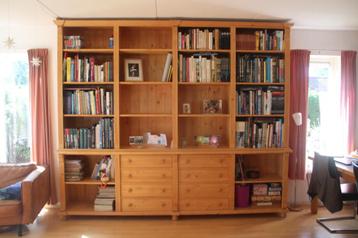 bibliotheekkast cq. boekenkast beschikbaar voor biedingen