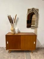 Vintage dressoir Jiri Jiroutek met schuifdeurtjes, Huis en Inrichting, Kasten | Dressoirs, Ophalen, 25 tot 50 cm