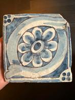 ZELDZAAM Antieke Tegel ca 1600 met Bloemmotief, Antiek en Kunst, Antiek | Wandborden en Tegels, Ophalen of Verzenden