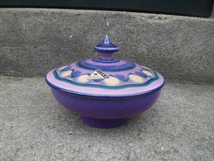 DEKSELPOT FLORA Gouda Holland decor Lila 15 cm. dekselschaal, Antiek en Kunst, Antiek | Keramiek en Aardewerk, Ophalen of Verzenden