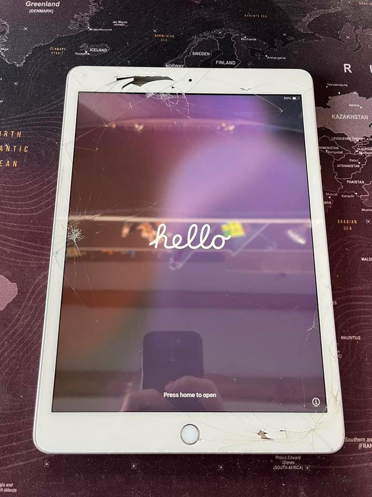 iPad 8ste generatie 32gb, Computers en Software, Apple iPads, Gebruikt, Apple iPad, Wi-Fi, 10 inch, 64 GB, Zilver, Ophalen of Verzenden