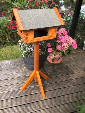 Nieuw Vogelvoederhuis met Standaard beschikbaar voor biedingen