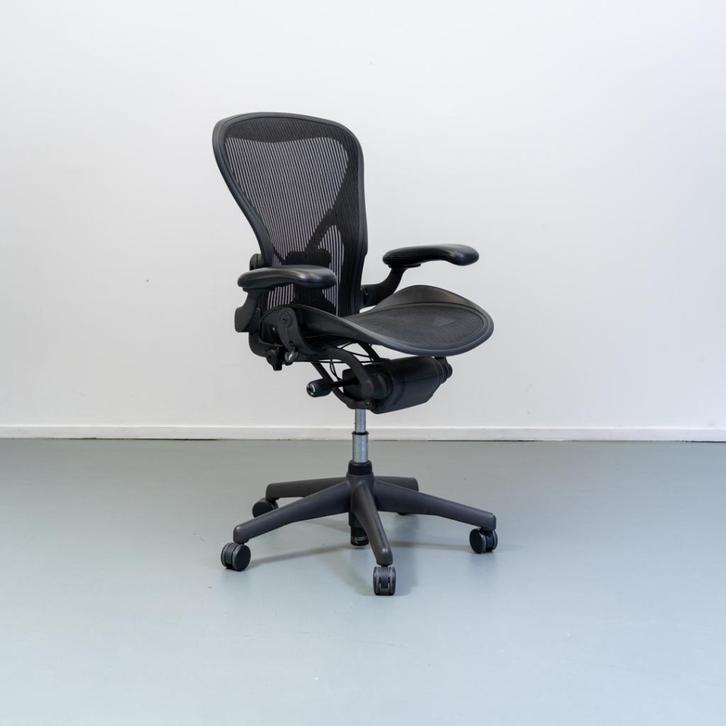 2 Herman Miller Aeron maat A classic Graphite New Posture, Huis en Inrichting, Bureaustoelen, Zo goed als nieuw, Bureaustoel, Zwart
