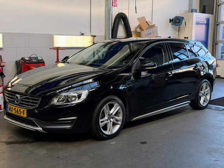 Volvo V60 2.0 D3 - Trekh. - Stoelverwarming - NW banden - Ke, Auto's, Volvo, Bedrijf, Te koop, V60, ABS, Airbags, Airconditioning