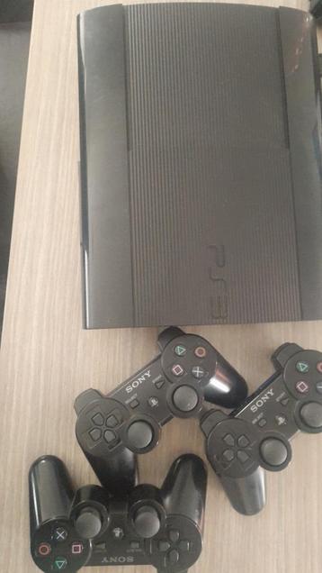 Ps3 Console + Box games met 2 controllers 