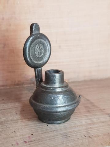 Tinnen miniatuur pot met deksel  beschikbaar voor biedingen
