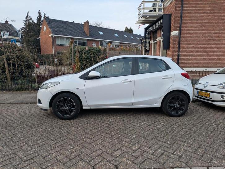 Mazda 2 1.3 55KW 5DRS 2010 Wit, Auto's, Mazda, Particulier, Centrale vergrendeling, Elektrische ramen, Benzine, Hatchback, Handgeschakeld