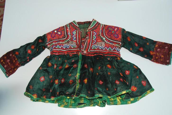 Antiek geborduurd Tribal jurkje kind Rabari stam Kuchi Kutch, Antiek en Kunst, Antiek | Kleding en Accessoires, Kinderen, Ophalen of Verzenden