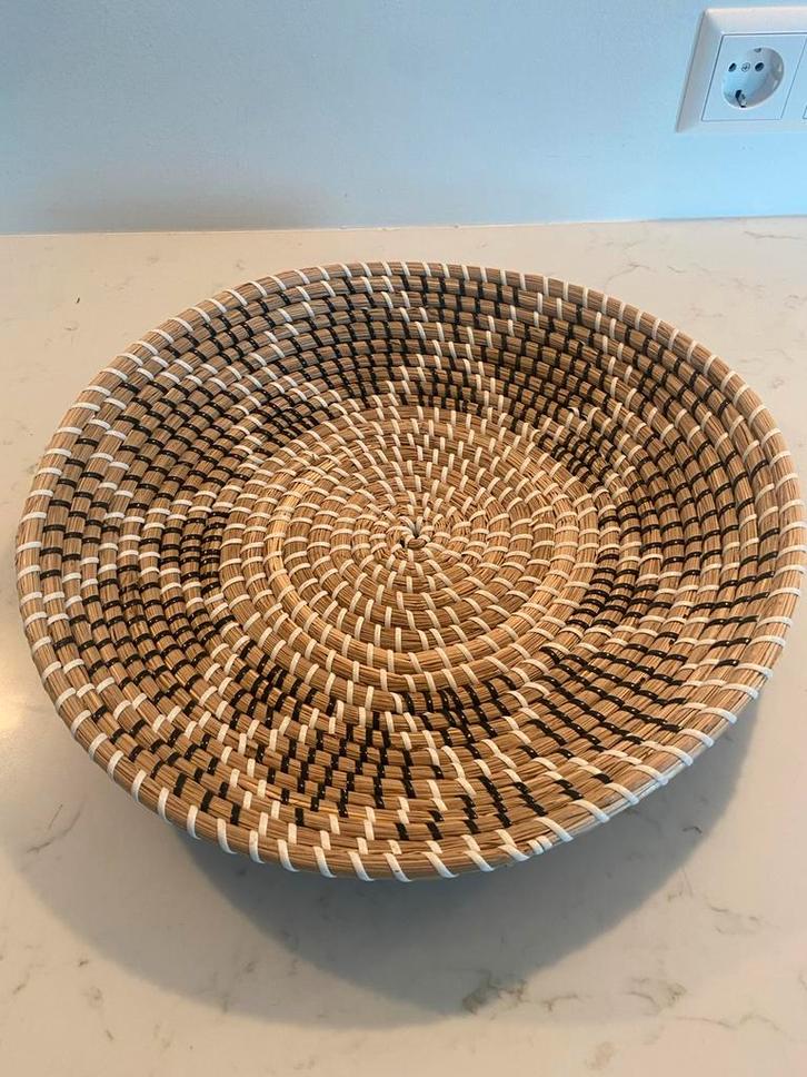 Handgemaakte Marokkaanse Schaal, Huis en Inrichting, Woonaccessoires | Schalen en Manden, Nieuw, Schaal, Rond, Riet, Ophalen of Verzenden