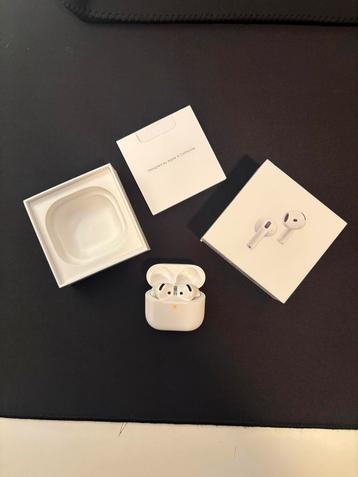 Orginele Airpods 4 met bon (mediamarkt) - Zo goed als nieuw! beschikbaar voor biedingen