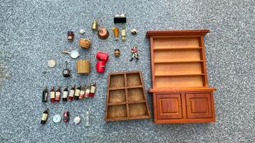 Onderdelen / aankleding voor een poppenhuis, kast, wijnfles beschikbaar voor biedingen