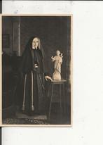 Naaldwijk Non bij kruisbeeldje Fotokaart Mimosa, Verzenden, 1920 tot 1940, Ongelopen, Zuid-Holland