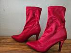 Nieuwe rood satijnen enkellaarzen met stiletto hak mt. 39, Lage of Enkellaarzen, Nieuw, Ophalen of Verzenden, Sacha Iconic