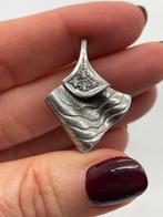 B484 Prachtige zilveren TEKA hanger, Overige voorstellingen, Ophalen of Verzenden, X, Zilver