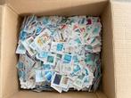 5 kilo onafgeweekte Nederlandse postzegels, Postzegels en Munten, Ophalen of Verzenden, Gestempeld