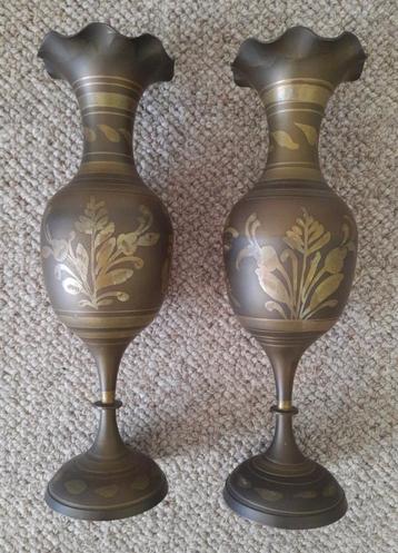 Vintage 2 geëtste messing sier/bloemen vazen beschikbaar voor biedingen