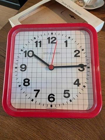 Vintage klok met orginele doos  beschikbaar voor biedingen