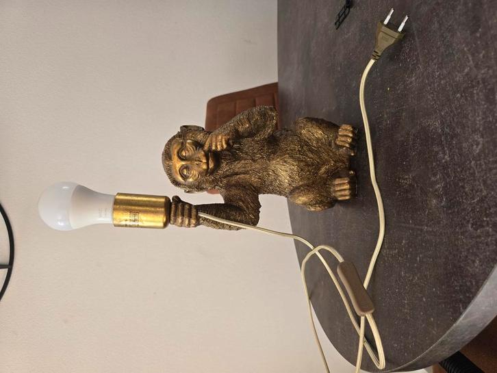 Gouden Aap Tafellamp – Uniek & Speels Design, Huis en Inrichting, Lampen | Wandlampen, Zo goed als nieuw, Ophalen of Verzenden