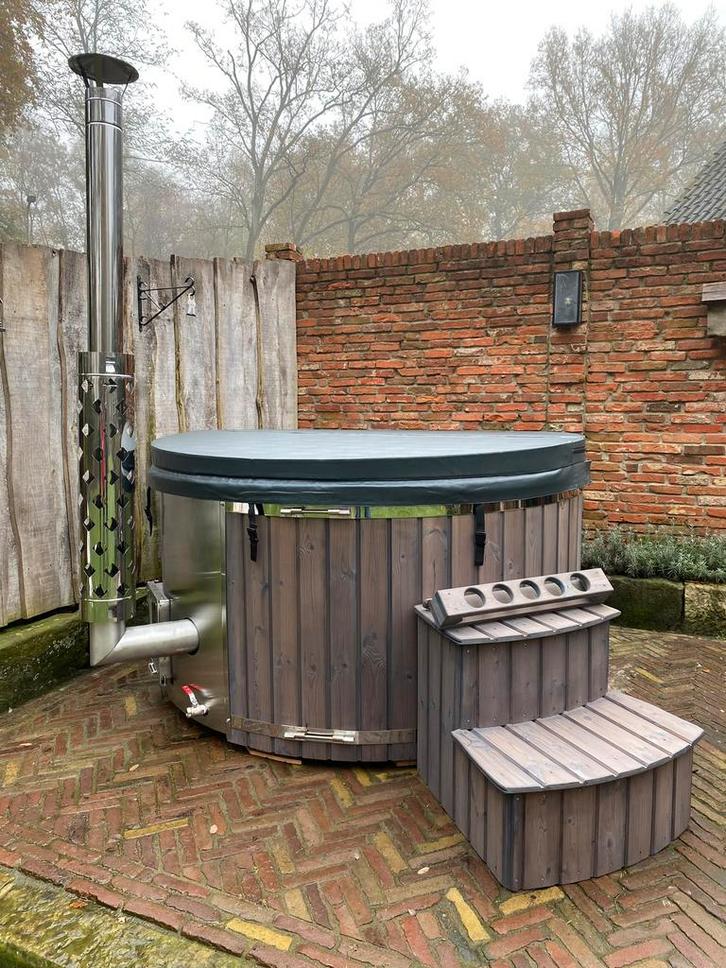 Hottub houtgestookt hot tub korting voorraad, Tuin en Terras, Bubbelbaden en Hottubs, Zo goed als nieuw, Vast, Trap, Ophalen