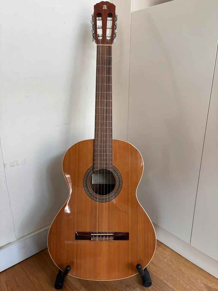 Alhambra gitaar, type 2c, Muziek en Instrumenten, Snaarinstrumenten | Gitaren | Akoestisch, Zo goed als nieuw, Klassieke of Spaanse gitaar