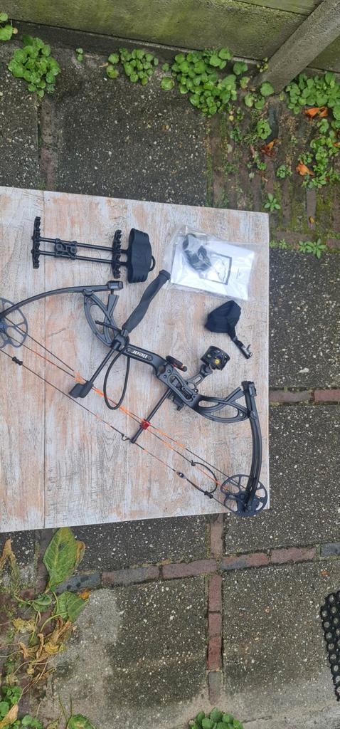 Bear cruzer g2 compoundboog set RH, Sport en Fitness, Handboogschieten, Zo goed als nieuw, Ophalen of Verzenden