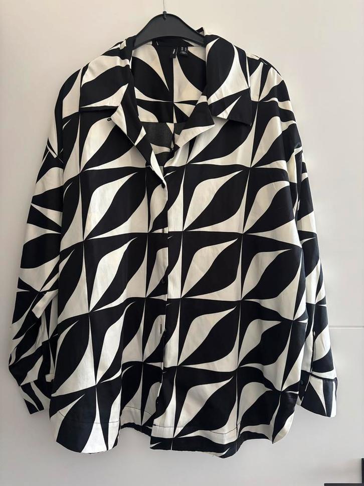 Vero Moda satijnen blouse all-over print maat XL, Kleding | Dames, Blouses en Tunieken, Nieuw, Maat 46/48 (XL) of groter, Zwart