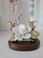 Prachtige biscuit porselein roos beeld op houten plateau, Antiek en Kunst, Antiek | Porselein, Ophalen of Verzenden