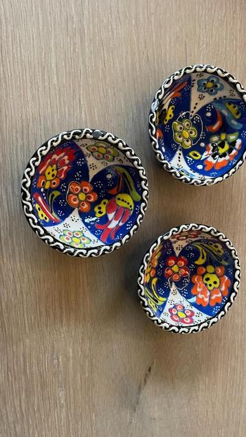 3 kleine schaaltjes - nieuw beschikbaar voor biedingen