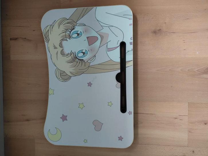 Leuke bedtafel met Sailor Moon design, Computers en Software, Laptoptafels, Gebruikt, In hoogte verstelbaar, Ophalen of Verzenden