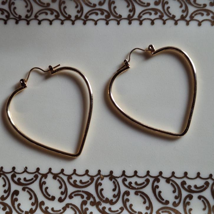 Oorbellen , stekers, goudkleurige harten., Sieraden, Tassen en Uiterlijk, Oorbellen, Zo goed als nieuw, Overige materialen, Goud