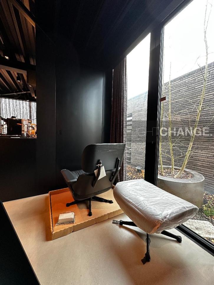 Vitra Lounge Chair + Ottoman volledig zwart NIEUW in doos, Huis en Inrichting, Fauteuils, Nieuw, Hout, Leer, Metaal, 75 tot 100 cm