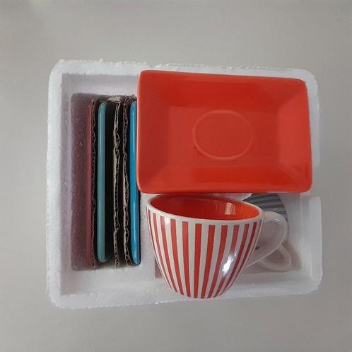 Nieuw in doos kop en schotels van LBVYR, Huis en Inrichting, Keuken | Servies, Nieuw, Kop(pen) en/of Schotel(s), Overige stijlen