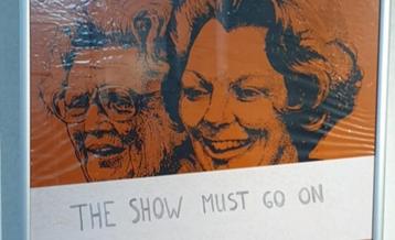 Leve de koningin ! - the show must go on (ingelijst, popart) beschikbaar voor biedingen
