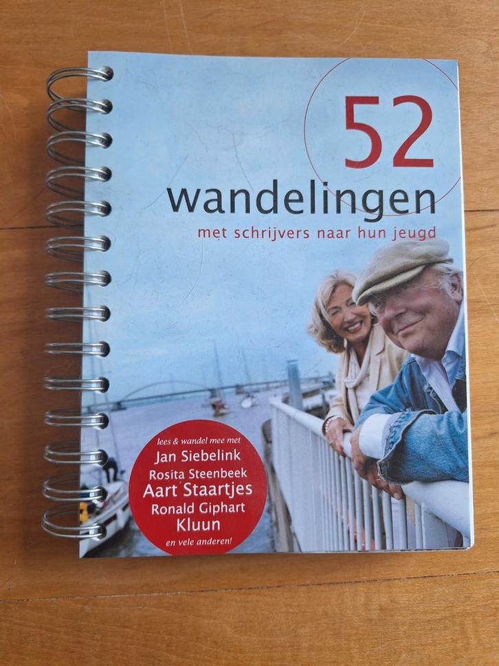 52 wandelingen met schrijvers naar hun jeugd, Boeken, Reisverhalen, Zo goed als nieuw, Benelux, Ophalen of Verzenden