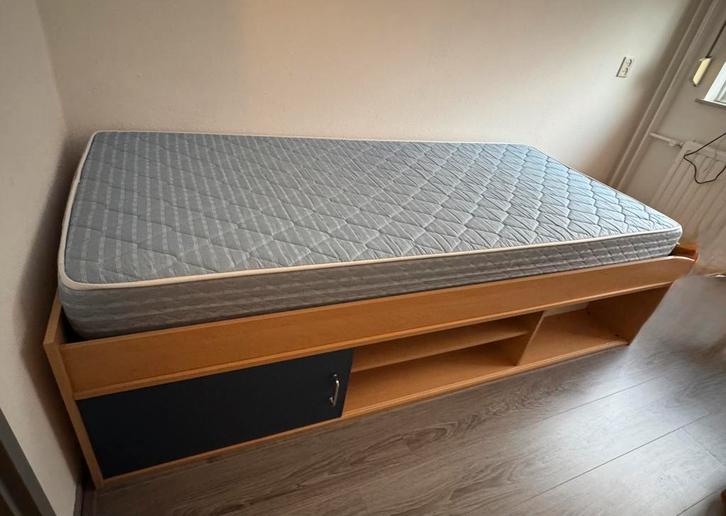 1-persoonsbed met lattenbodem & matras, Huis en Inrichting, Slaapkamer | Bedden, Zo goed als nieuw, Eenpersoons, 90 cm, Hout, Ophalen