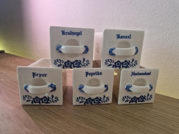 brocant kruidenrek bakjes 5 x wit blauw oud mooi beschikbaar voor biedingen