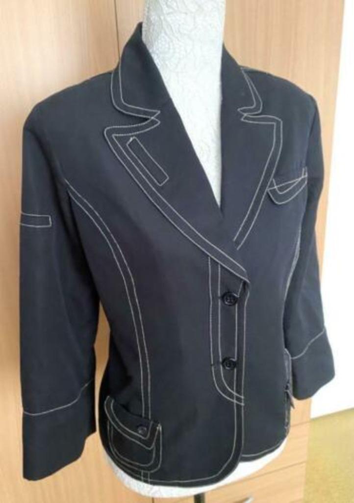 Lisa Campione jasje maat 40, Kleding | Dames, Jasjes, Kostuums en Pakken, Zo goed als nieuw, Jasje, Maat 38/40 (M), Zwart, Ophalen of Verzenden