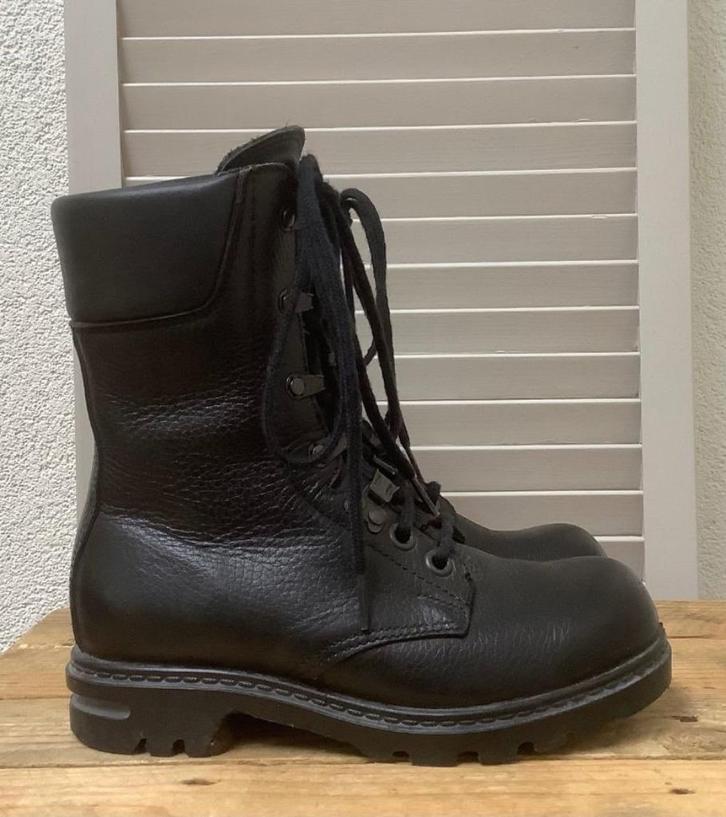 stoere zwarte hoge schoenen "kisten" maat 35, Kleding | Dames, Schoenen, Zo goed als nieuw, Zwart, Ophalen of Verzenden