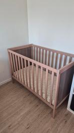 Ledikant bruin Ikea incl. Toebehoren, Kinderen en Baby's, Babywiegjes en Ledikanten, Ophalen, Zo goed als nieuw, Ledikant