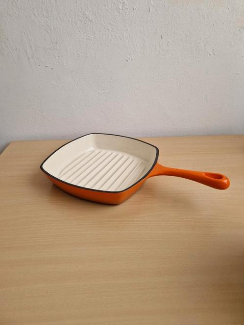 Zware gietijzeren grillpan in mooie oranje kleur geëmailleer, Huis en Inrichting, Keuken | Potten en Pannen, Zo goed als nieuw