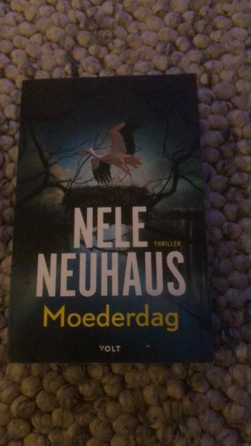 Nele Neuhaus. Moederdag, Boeken, Thrillers, Zo goed als nieuw, Ophalen of Verzenden