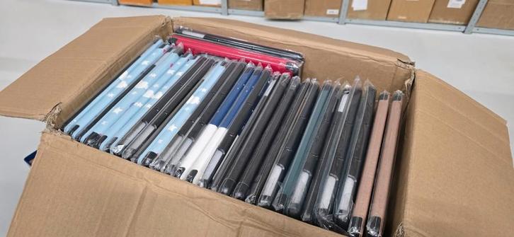 Restpartij tablethoezen Divers - Pallet +800 stuks, Computers en Software, Tablet-hoezen, Nieuw, Bescherming voor- en achterkant
