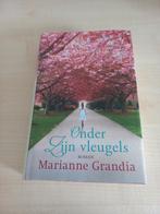Marianne Grandia - Onder Zijn vleugels, Boeken, Ophalen of Verzenden, Zo goed als nieuw, Marianne Grandia