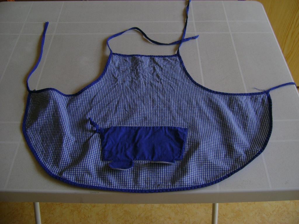 retro kinderschortje jaren 70blauw wit geruit met zakje 1mt, Ophalen of Verzenden, Gebruikt, Overige materialen, Speelkeuken-accessoire