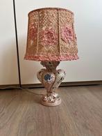 Vintage tafellamp met keramische voet en gehaakte kap, Ophalen of Verzenden, Gebruikt, Overige materialen, Minder dan 50 cm