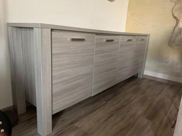 Bruine Dressoir beschikbaar voor biedingen