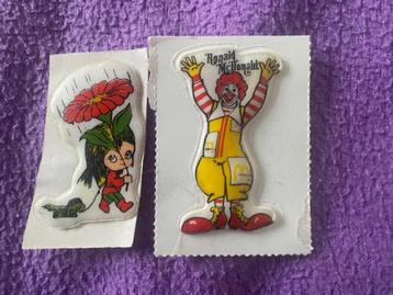 2 oude dikke stickers Ronald McDonald en meisje beschikbaar voor biedingen