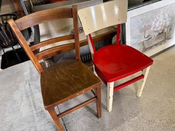 Servies, kop en schotels, bestek, tinnen kannetjes stoelen beschikbaar voor biedingen